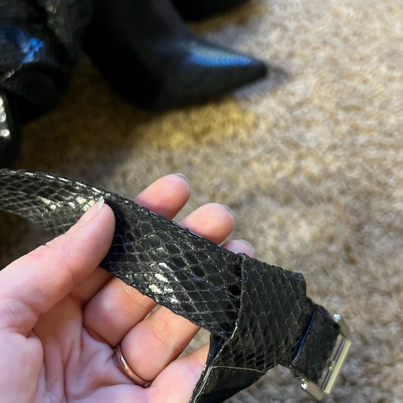 Black snake print thigh high boots with belt - Picture 2 of 4
